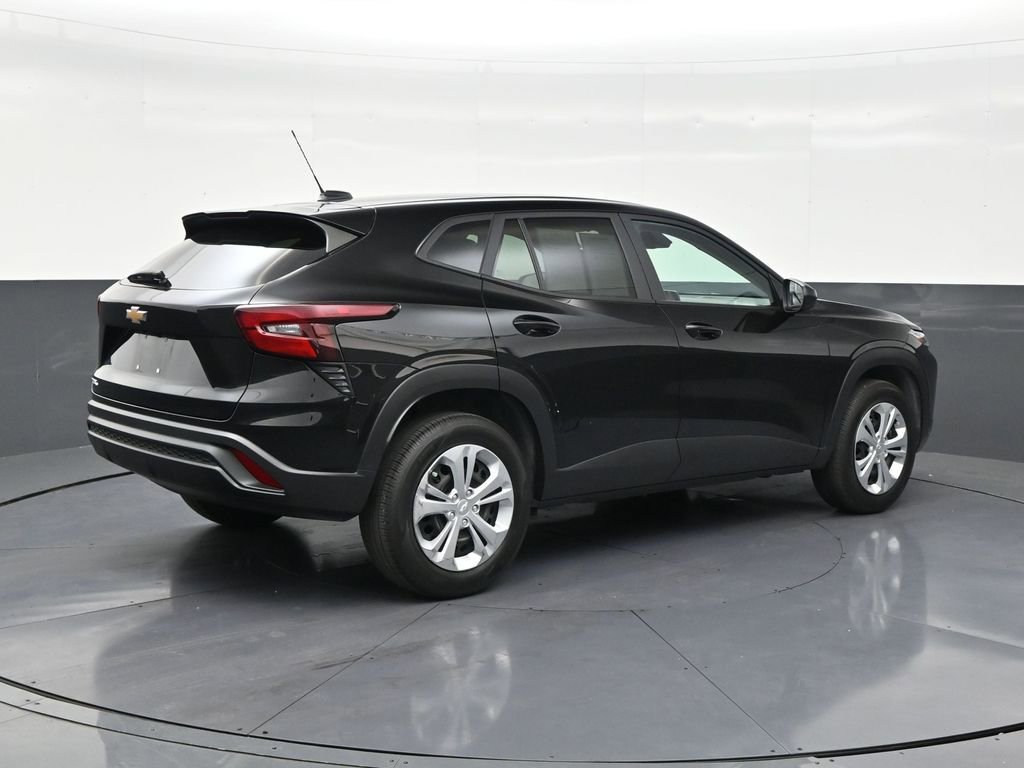 Used 2025 Chevrolet Trax LS FWD image 5