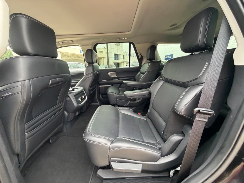 Used 2025 Ford Expedition Platinum AWD/4WD image 17
