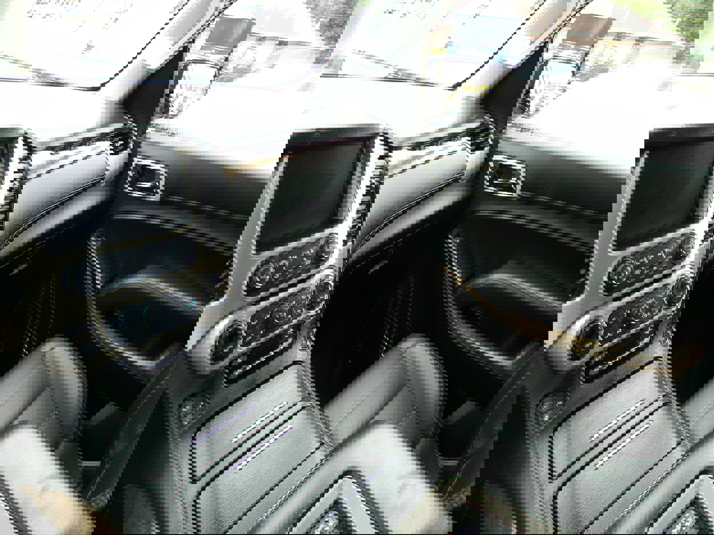 Used 2018 GMC Yukon XL Denali w/ Open Road Package image 11