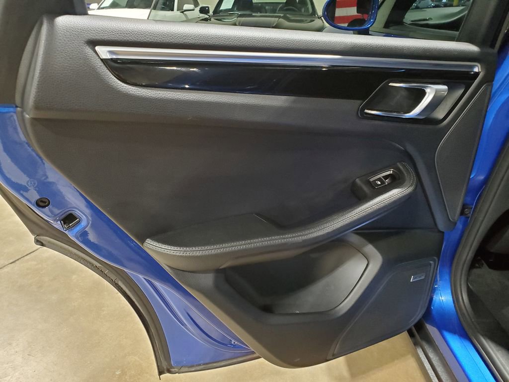 Used 2017 Porsche Macan image 28