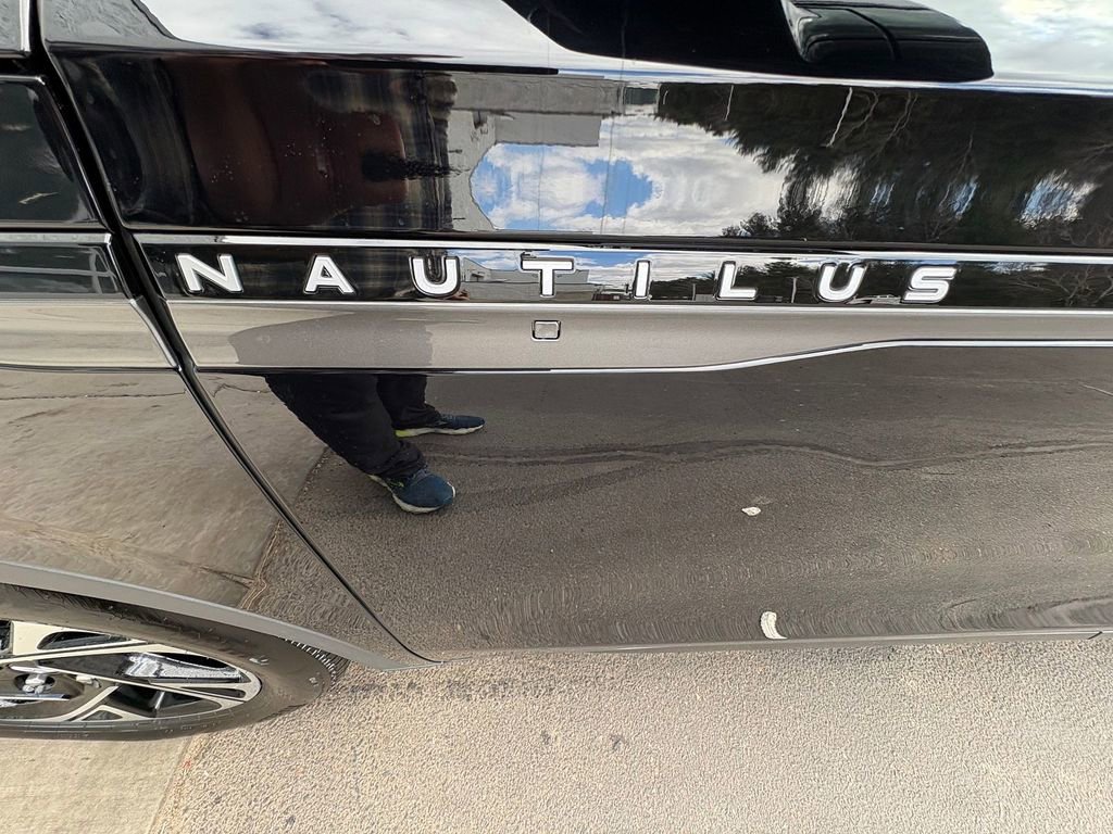 Certified 2025 Lincoln Nautilus Premier w/ Equipment Group 102A image 9