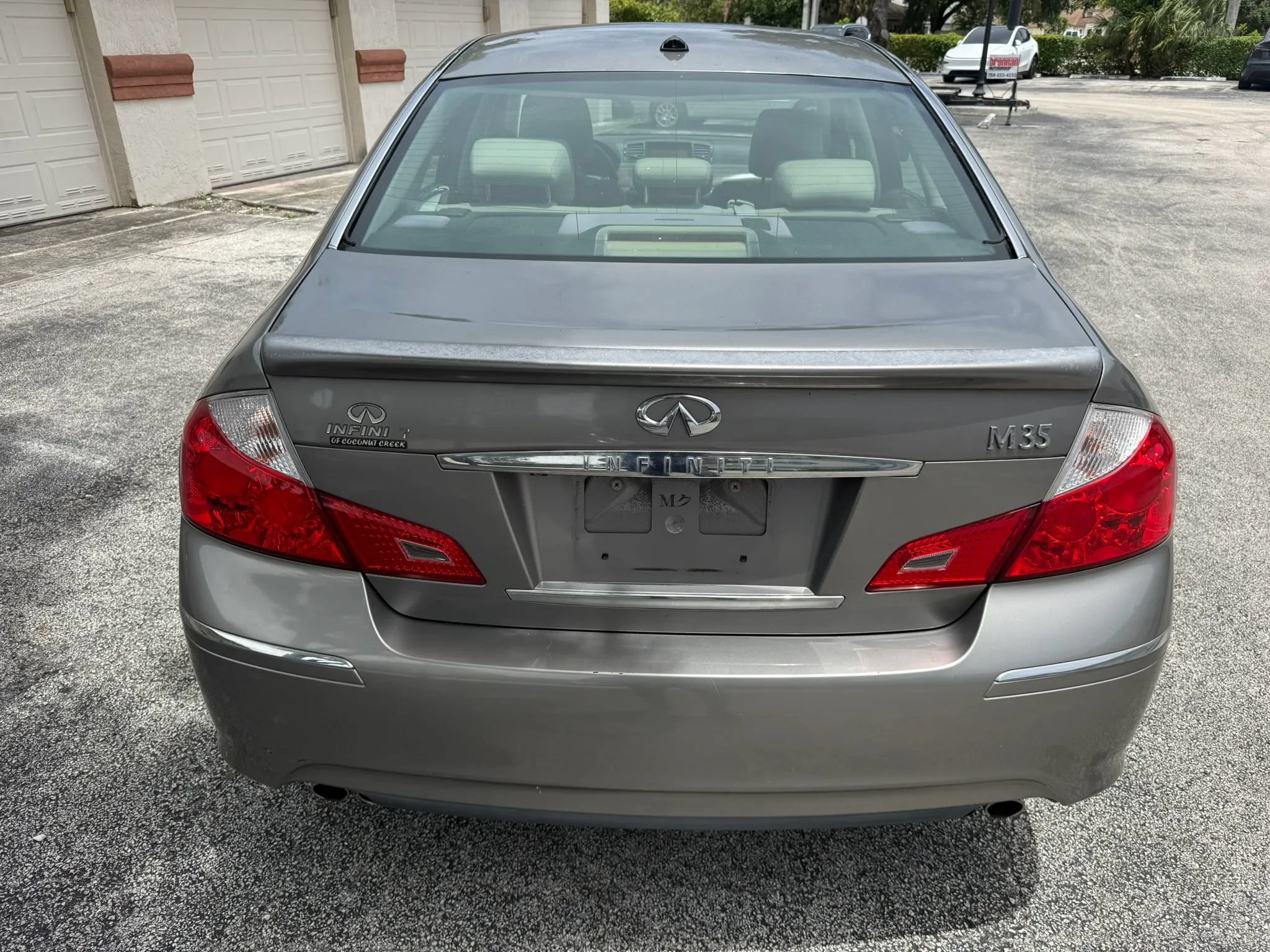 Used 2009 INFINITI M35 w/ Technology Pkg RWD image 4