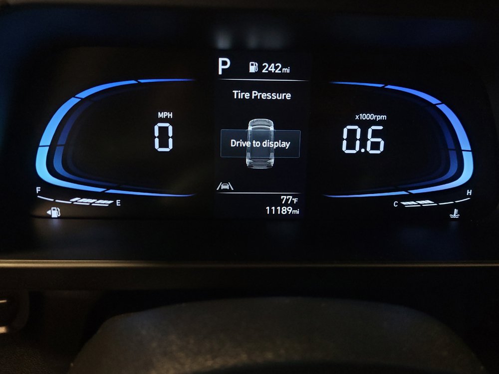 Used 2025 Hyundai Elantra Sport FWD image 23