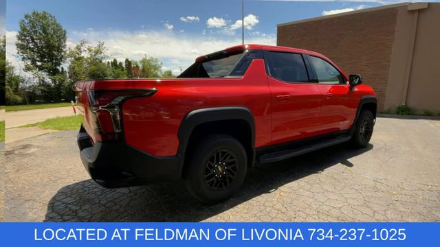 Used 2025 Chevrolet Silverado EV LT AWD/4WD image 8