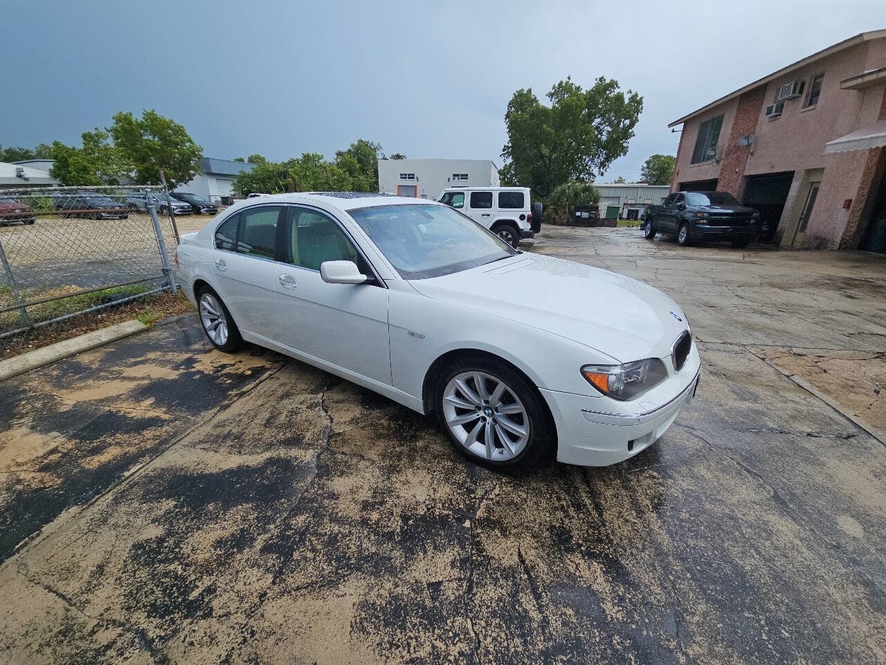 Used 2007 BMW 750i RWD image 4