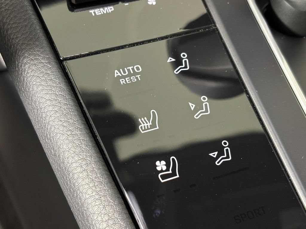 Certified 2026 Porsche Macan AWD/4WD image 30