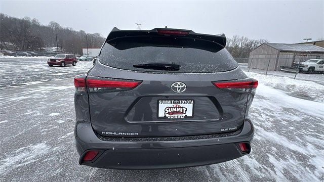 Used 2022 Toyota Highlander XLE image 4
