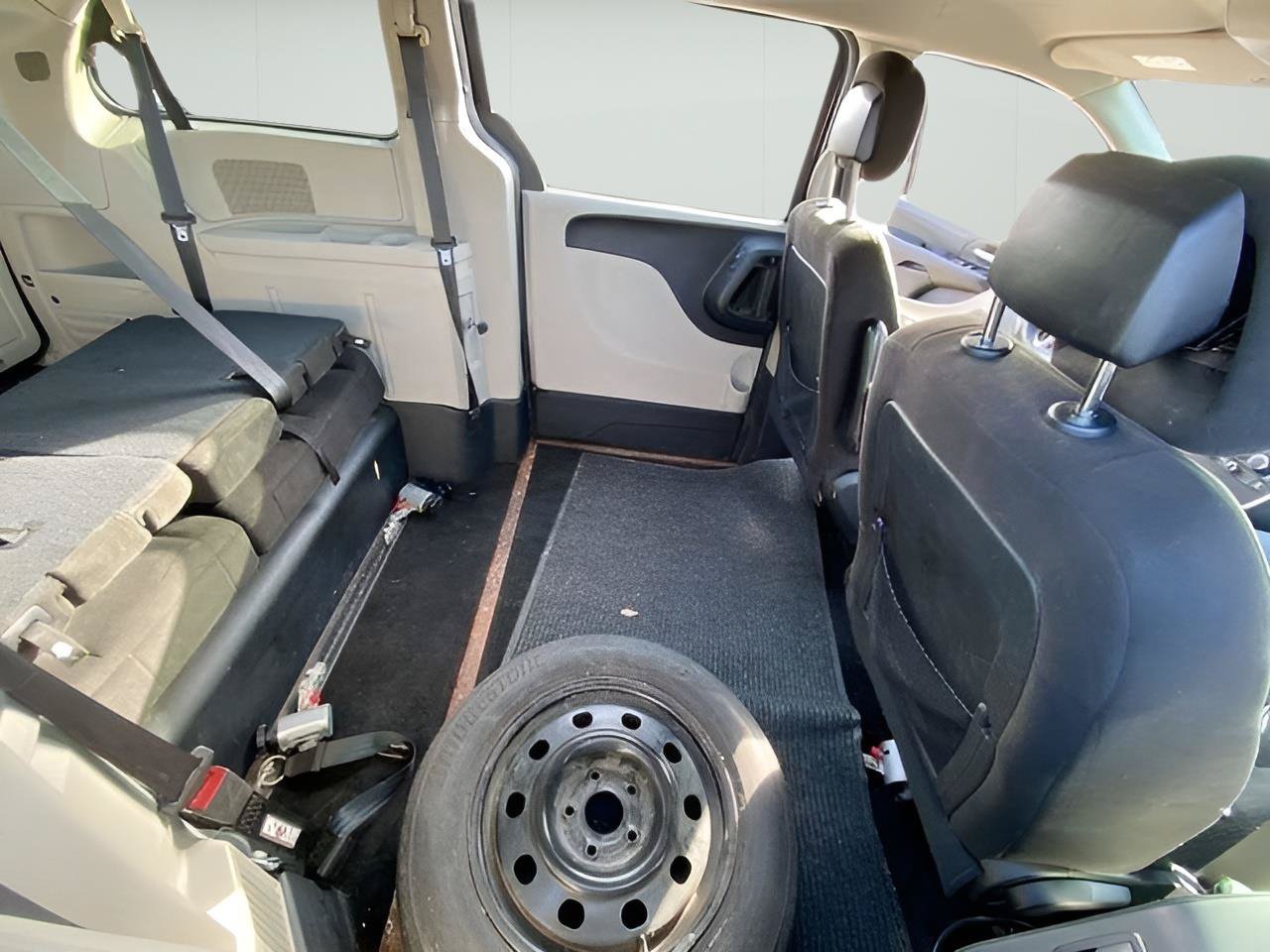Used 2016 Dodge Grand Caravan SXT FWD image 15