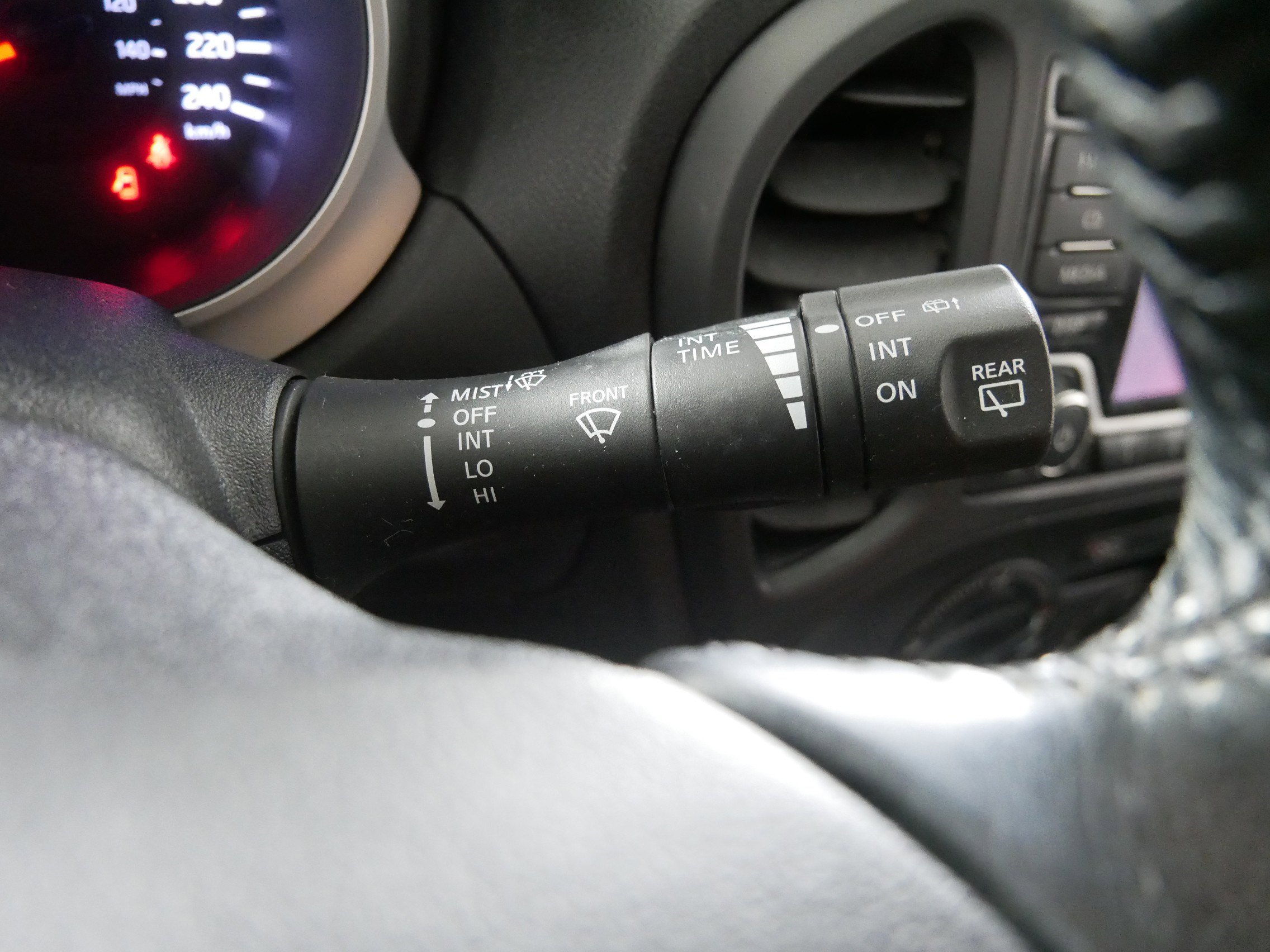 Used 2015 Nissan Juke S image 30