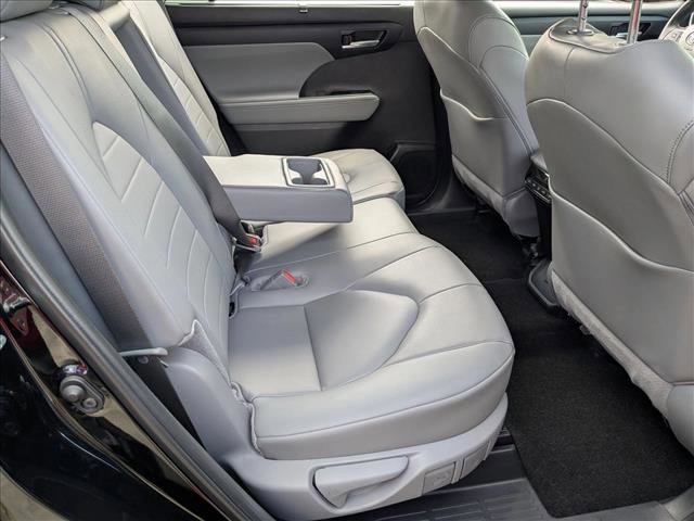Used 2025 Toyota Highlander XLE image 22