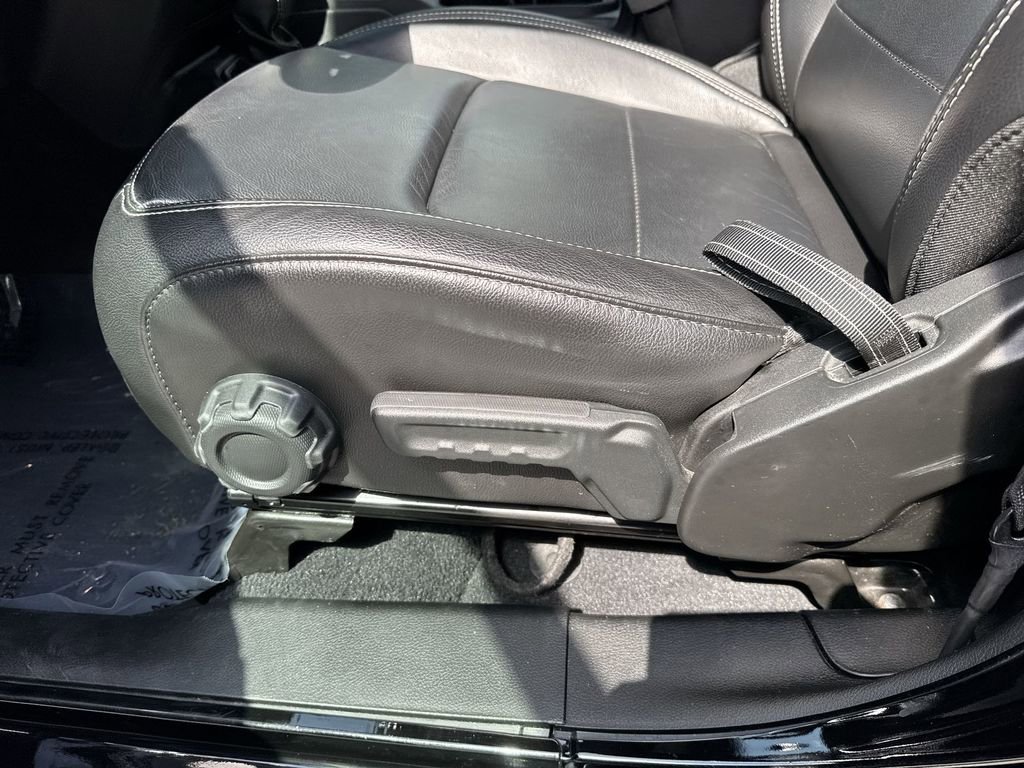 Used 2019 Jeep Wrangler Unlimited Sahara AWD/4WD image 37