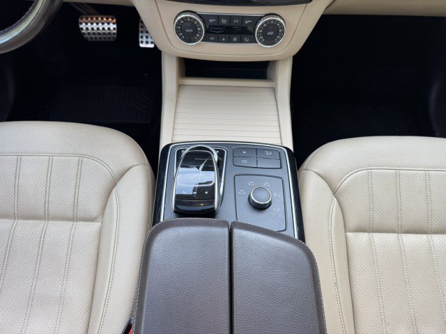 Used 2019 Mercedes-Benz GLE 400 4MATIC image 29