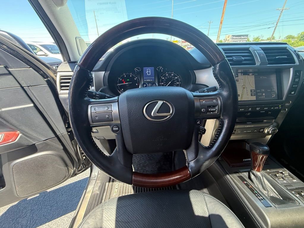 Used 2015 Lexus GX 460 Luxury w/ Preferred Accessory Package AWD/4WD image 16