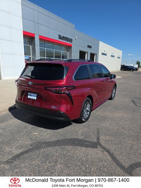 Used 2021 Toyota Sienna XLE FWD image 5