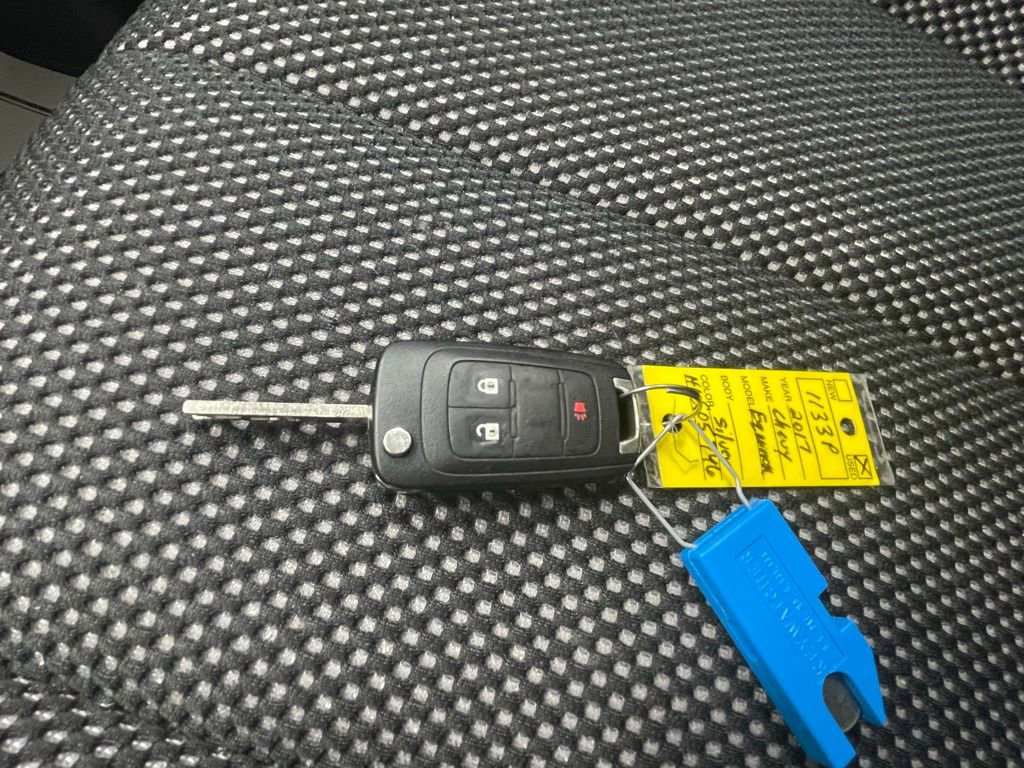 Used 2017 Chevrolet Equinox L image 21