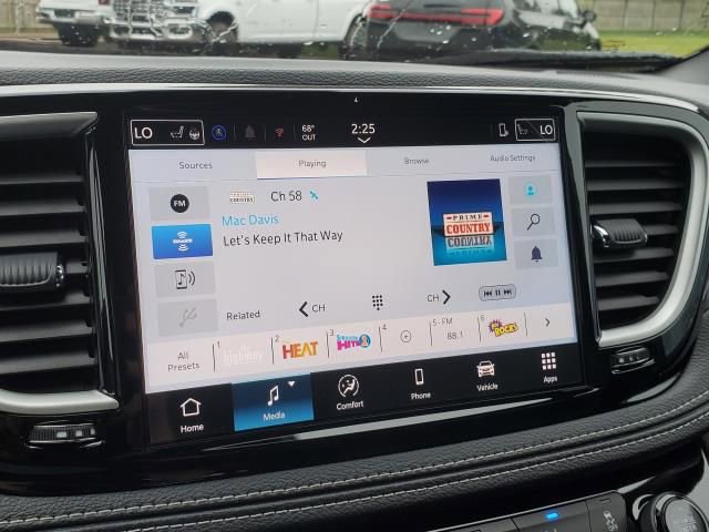 New 2026 Chrysler Pacifica Select image 17