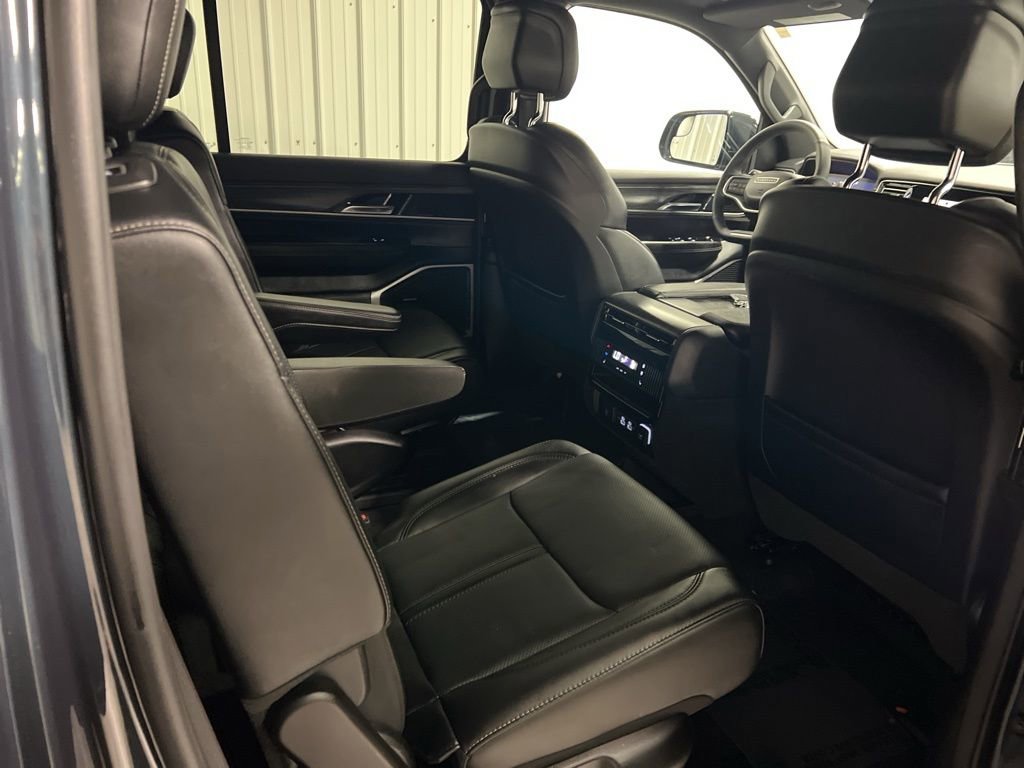 Used 2024 Jeep Wagoneer Series II w/ Premium Group I image 9