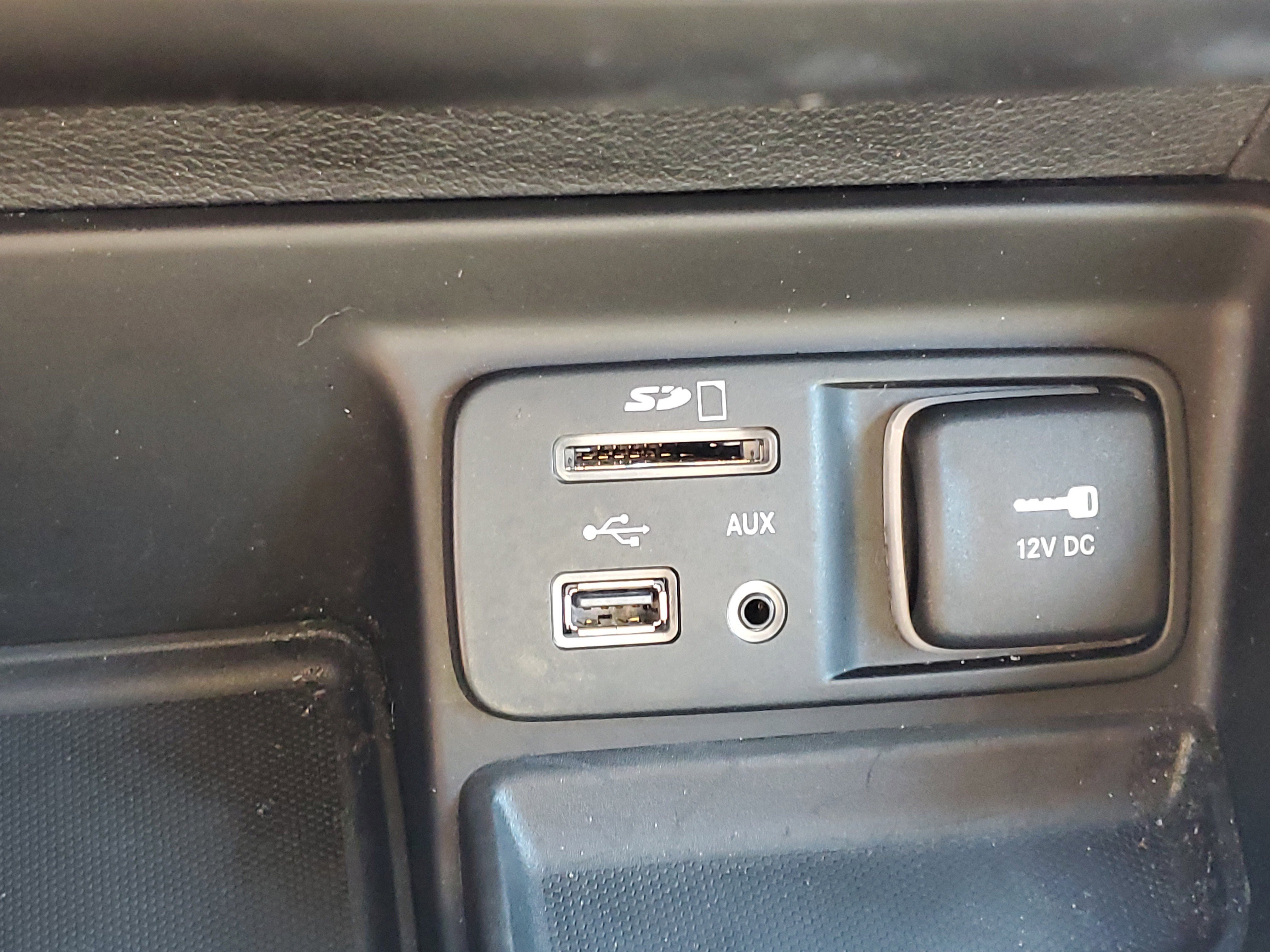 Used 2018 Jeep Cherokee Limited FWD image 29