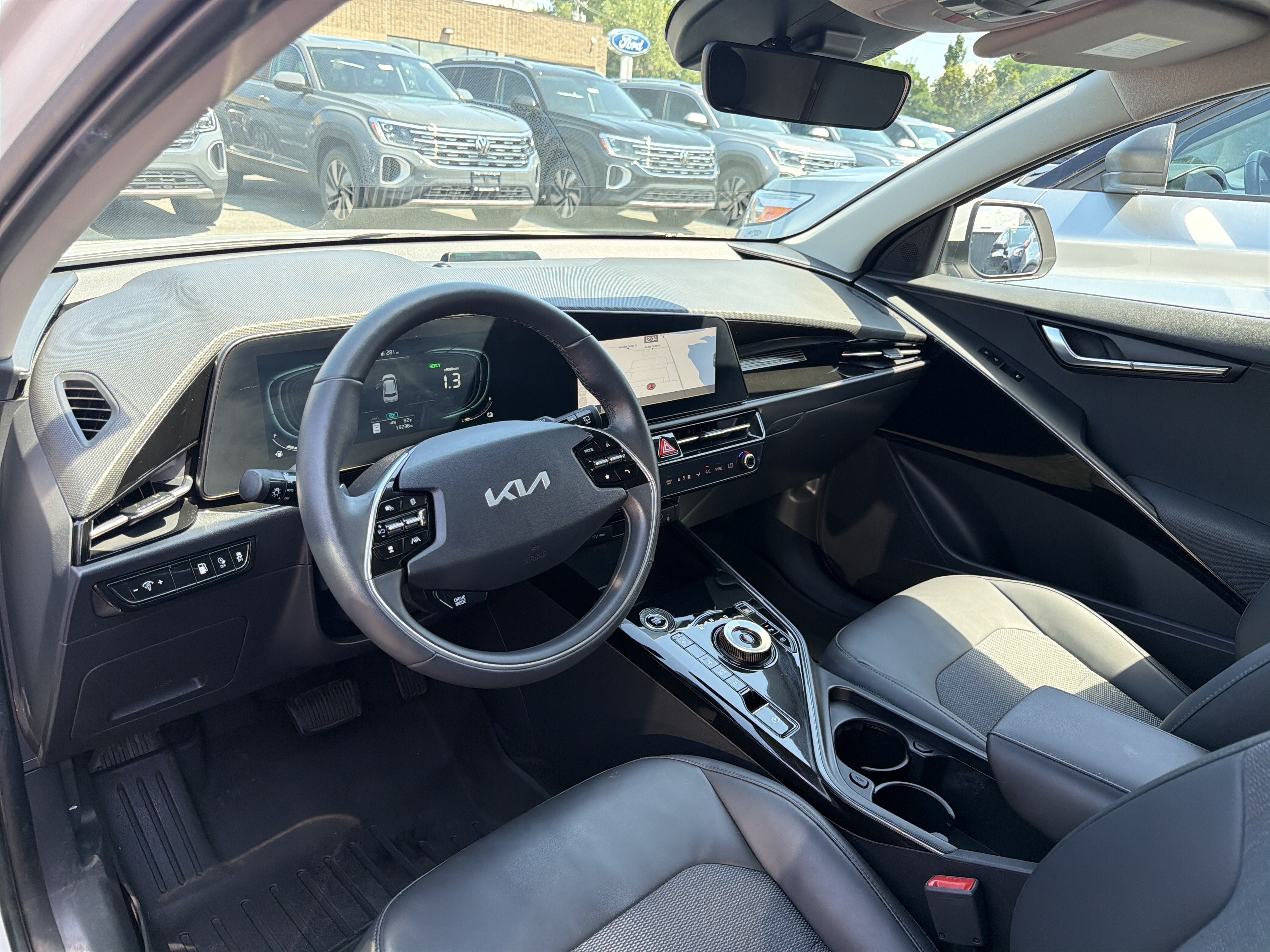Used 2024 Kia Niro EX w/ EX Cold Weather Package FWD image 7