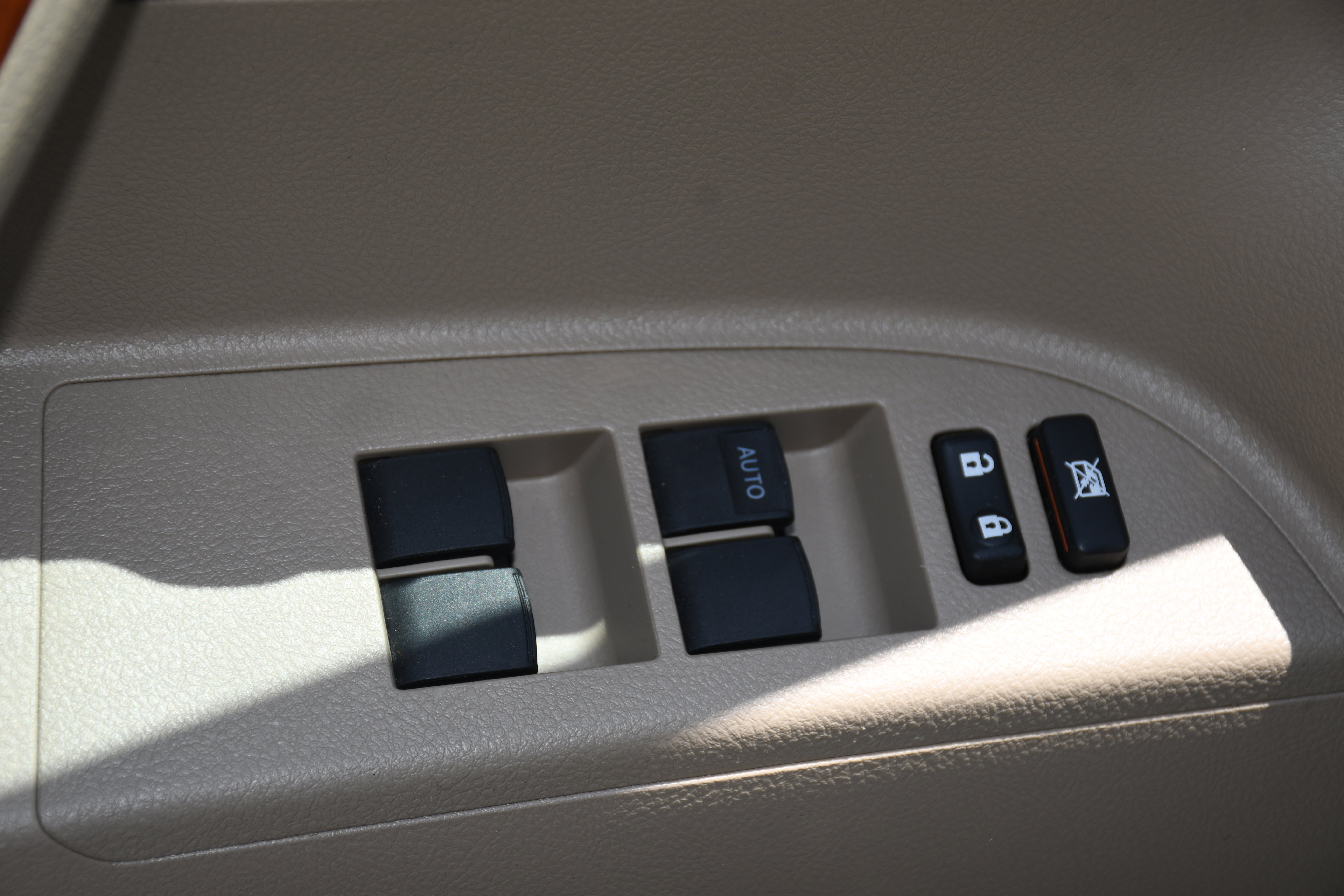 Used 2010 Toyota Highlander Limited AWD/4WD image 11