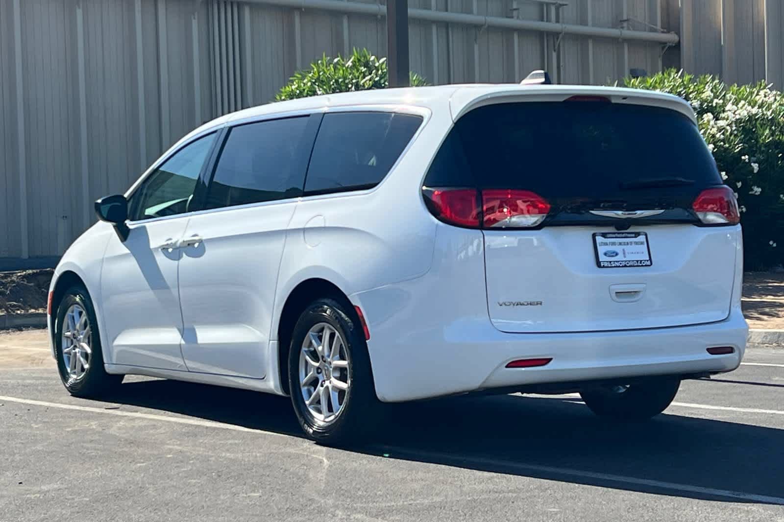 Used 2024 Chrysler Voyager LX FWD image 7