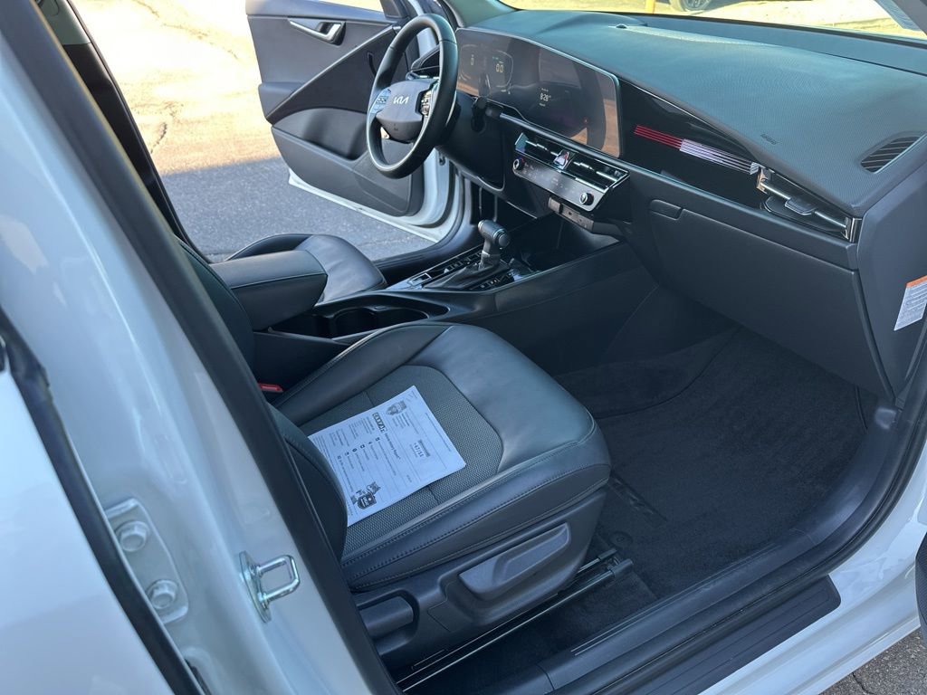Used 2024 Kia Niro EX image 22