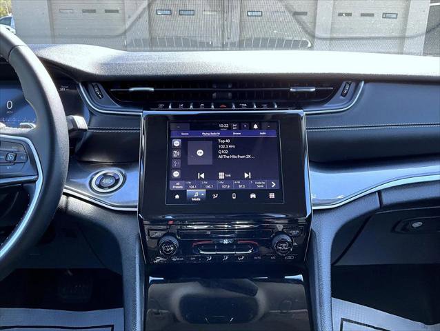 Certified 2023 Jeep Grand Cherokee Laredo AWD/4WD image 14