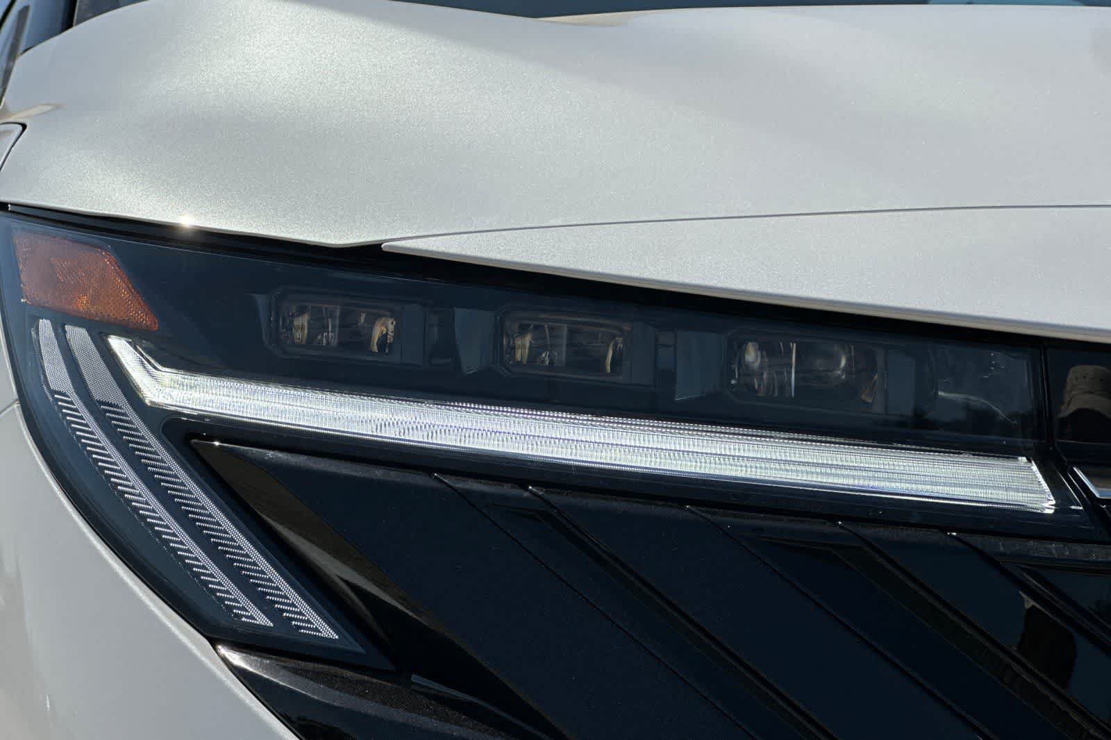 New 2027 Nissan Sentra SR FWD image 29