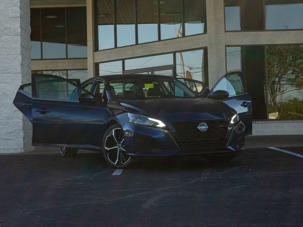 Used 2023 Nissan Altima 2.5 SR image 13