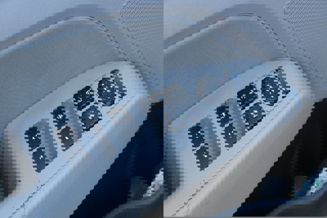 Used 2017 Hyundai Elantra SE image 19