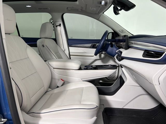 Used 2025 Buick Enclave Avenir w/ Super Cruise Package image 10