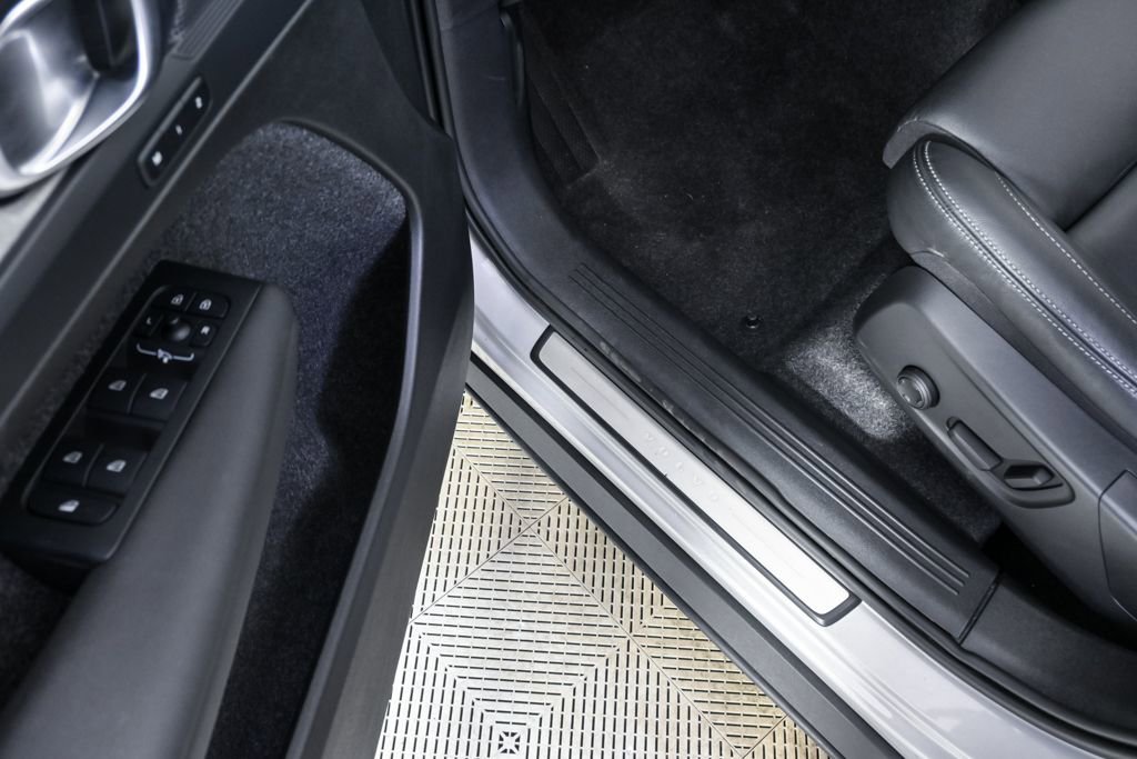 Certified 2025 Volvo XC40 B5 Plus image 9