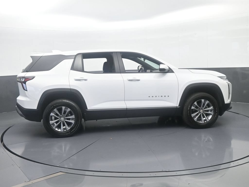 Used 2026 Chevrolet Equinox LT FWD image 7