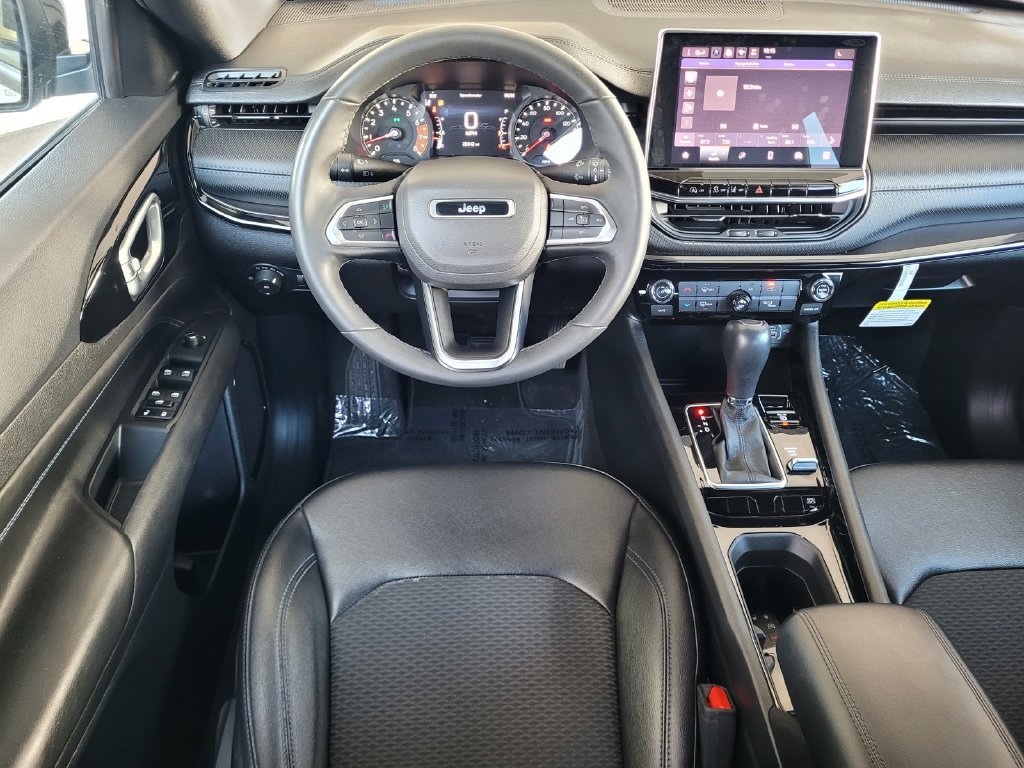 Used 2025 Jeep Compass Latitude w/ Altitude Special Edition AWD/4WD image 11