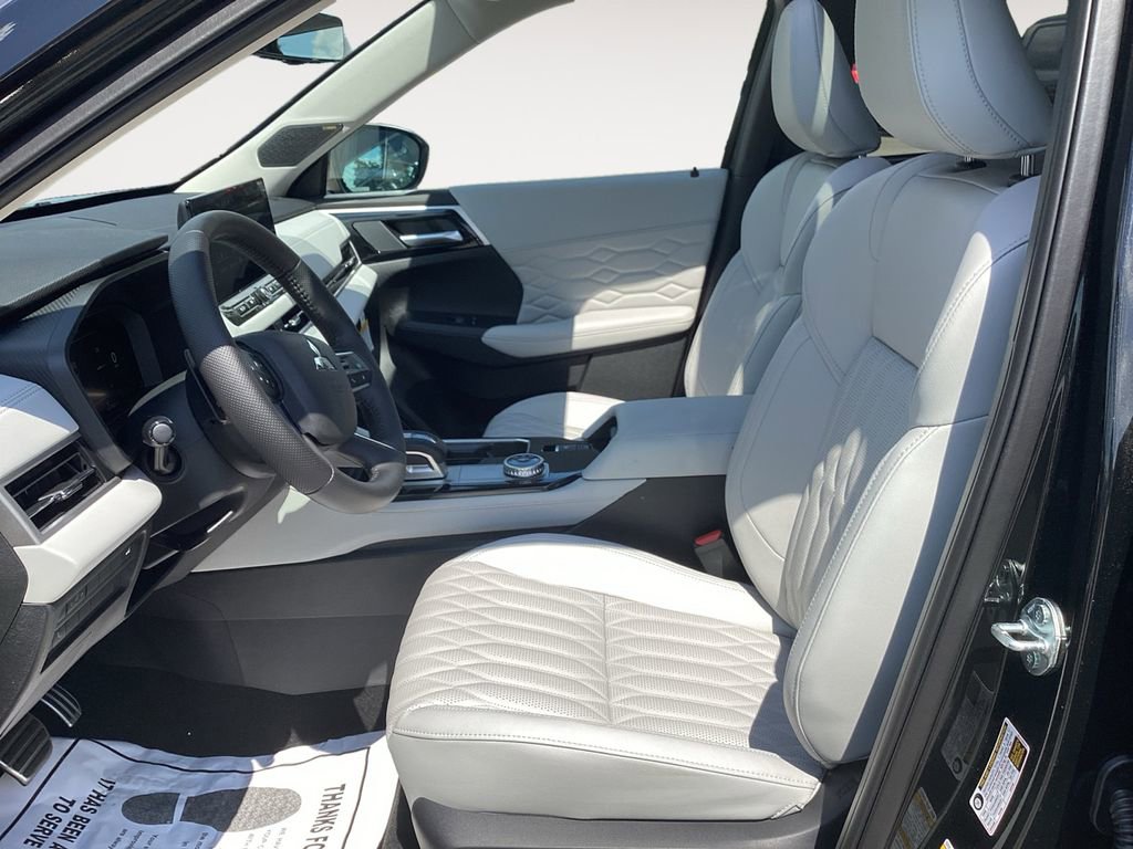 New 2025 Mitsubishi Outlander SEL image 9