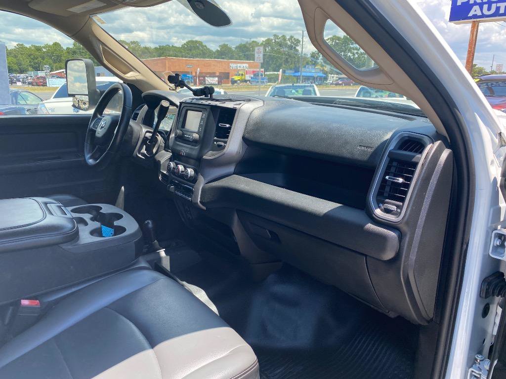 Used 2020 RAM 5500 Tradesman w/ Chrome Appearance Group AWD/4WD image 24