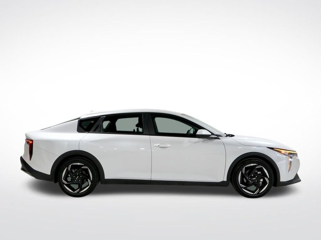 Used 2025 Kia K4 EX image 9