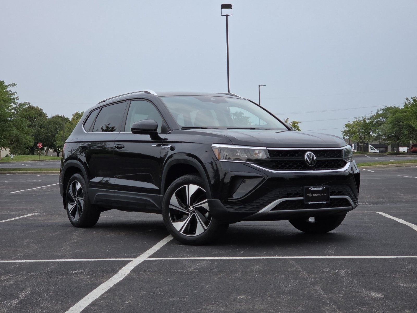 Used 2024 Volkswagen Taos SE w/ Panoramic Sunroof Package AWD/4WD image 2