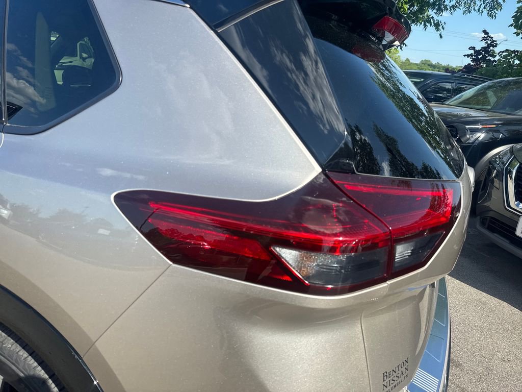 Used 2025 Nissan Rogue Platinum w/ Platinum Premium Package FWD image 39