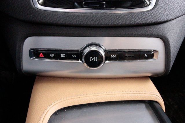 Used 2016 Volvo XC90 T6 Momentum image 17