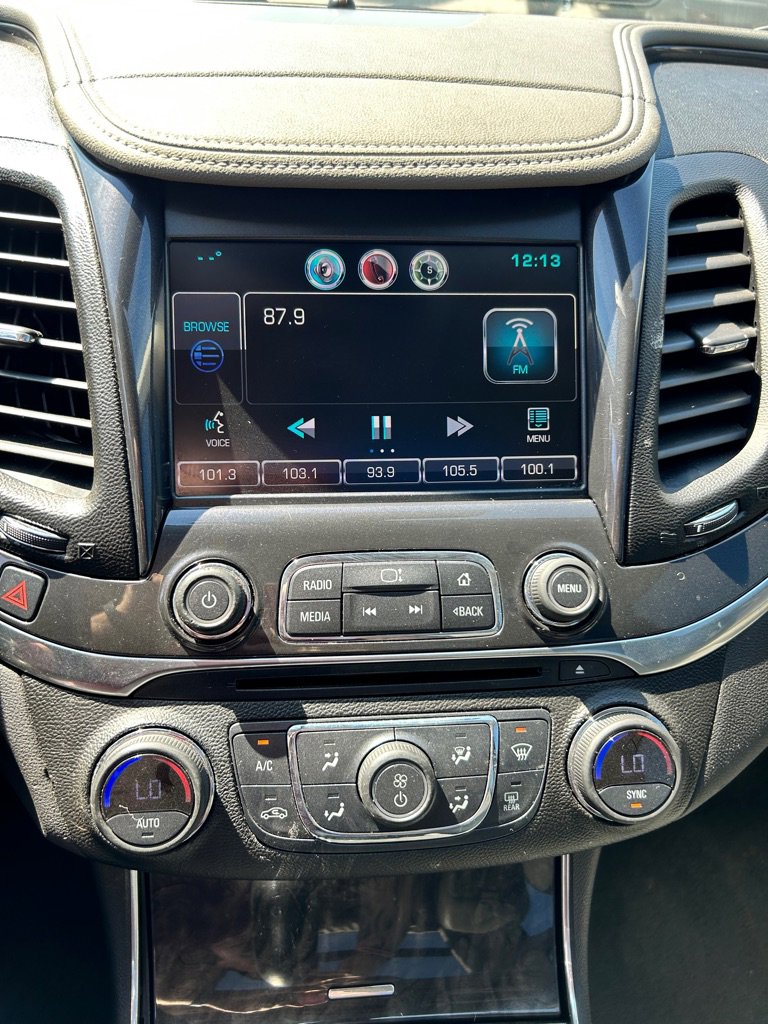 Used 2015 Chevrolet Impala LT w/ Convenience Package image 12