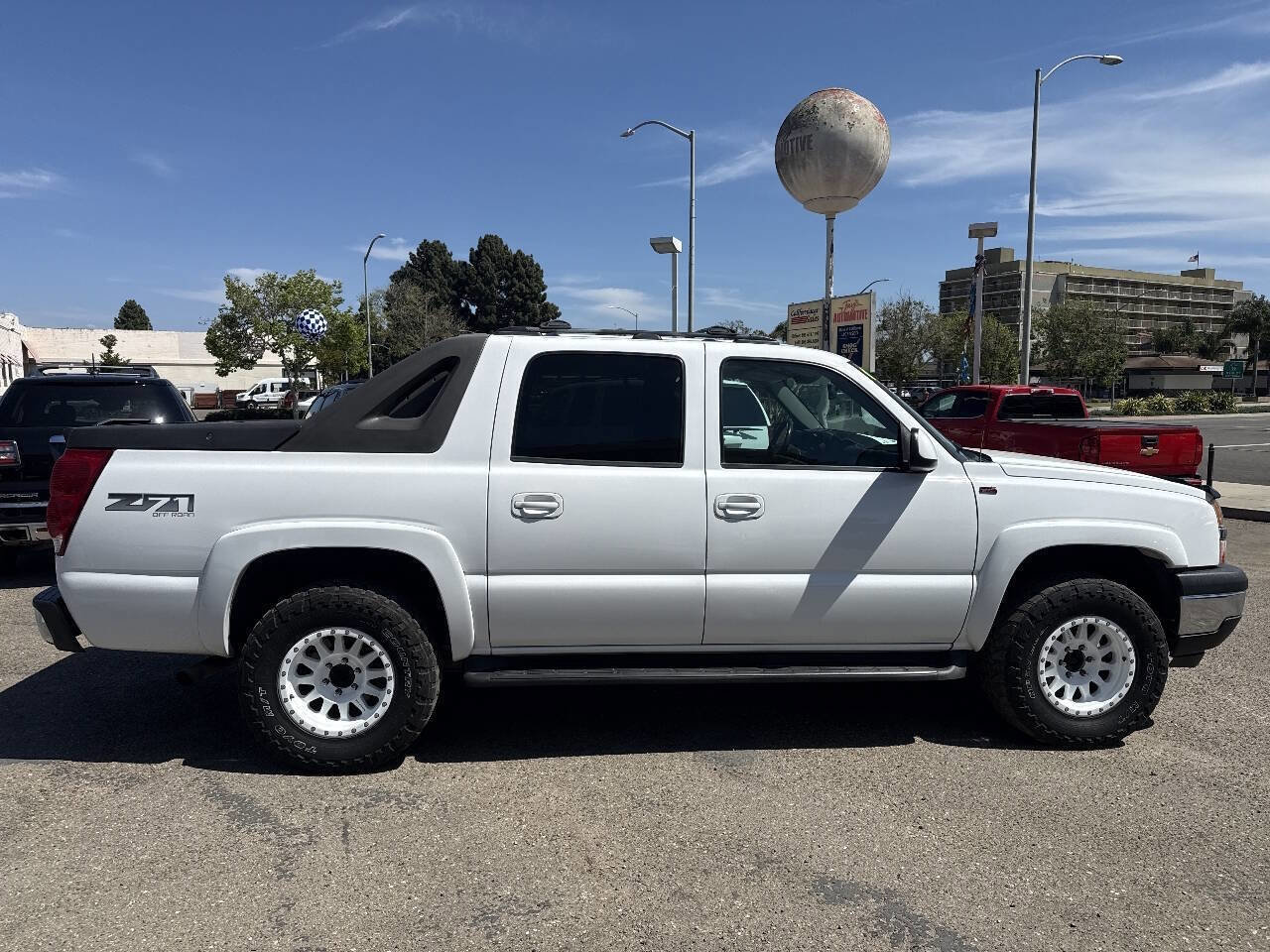 Used 2006 Chevrolet Avalanche Z71 w/ Sun And Sound Package image 10