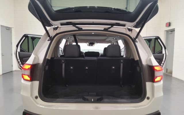 Certified 2025 Honda Pilot Touring image 13