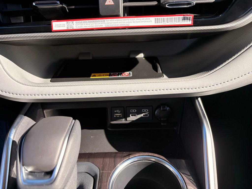 Used 2026 Toyota Highlander Platinum image 17
