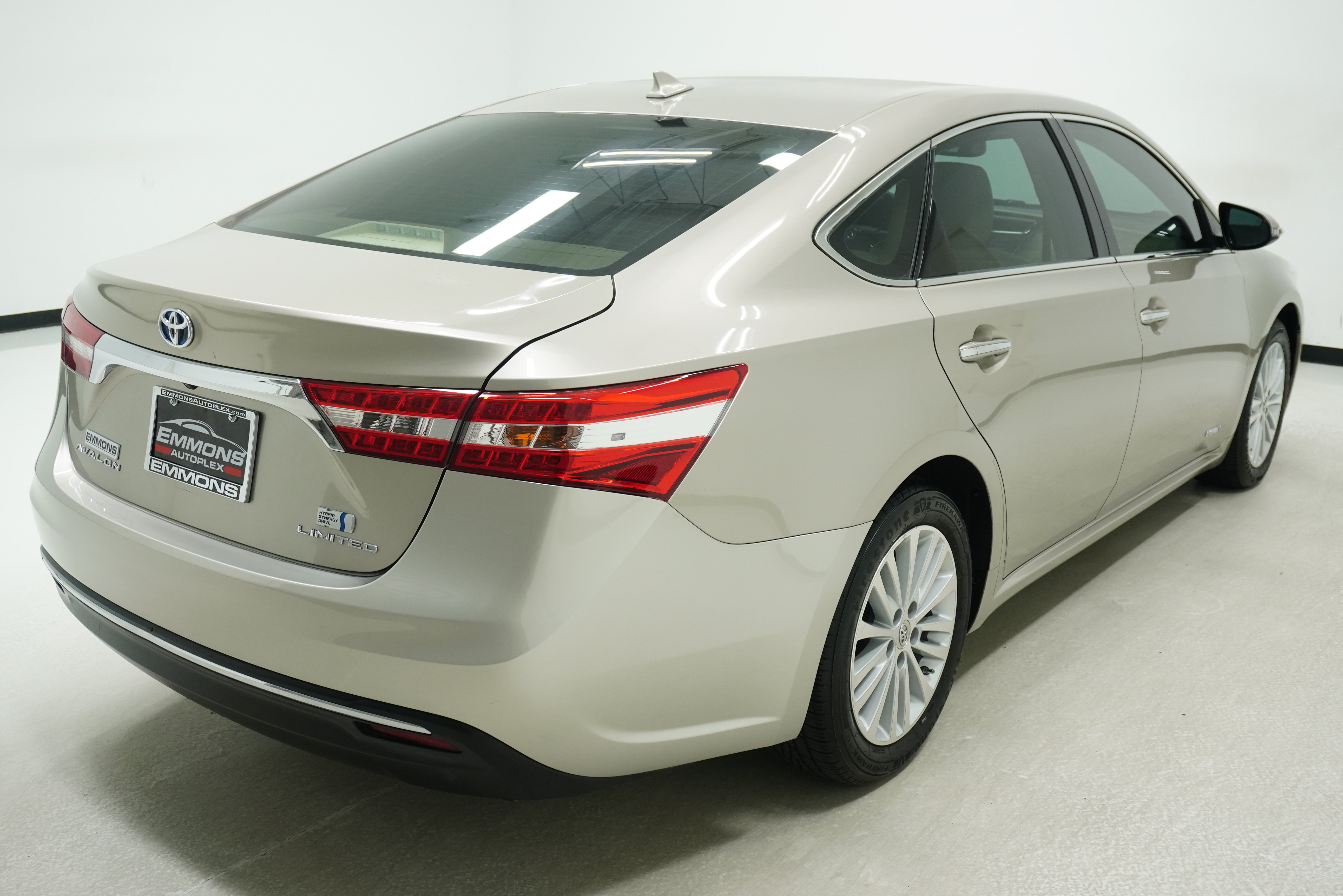 Used 2013 Toyota Avalon Limited w/ Technology Pkg FWD image 4