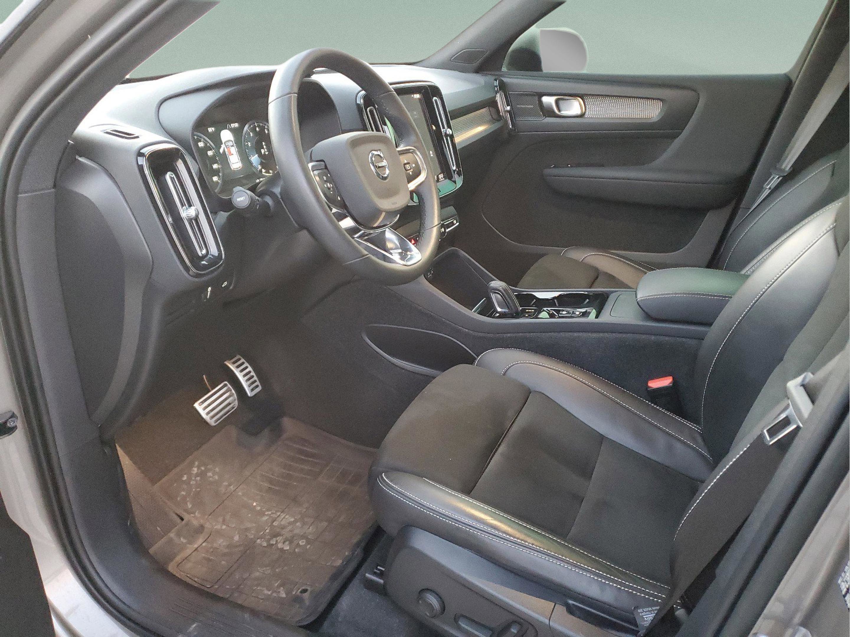 Used 2022 Volvo XC40 T5 R-Design w/ Advanced Package image 19