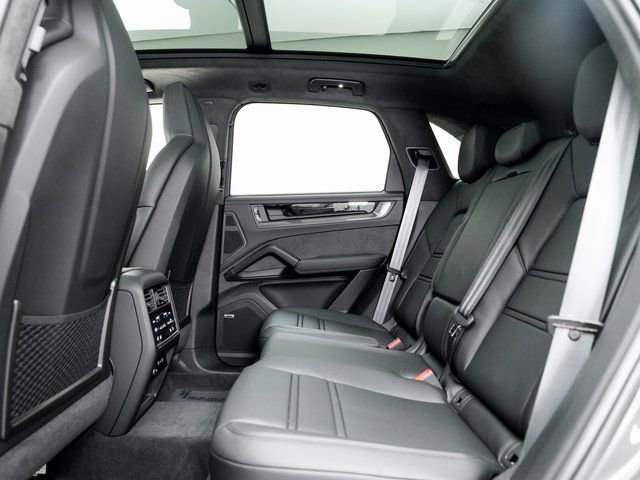 New 2026 Porsche Cayenne GTS image 24