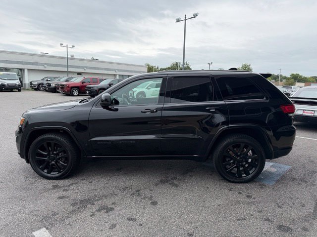 Used 2018 Jeep Grand Cherokee Altitude AWD/4WD image 28