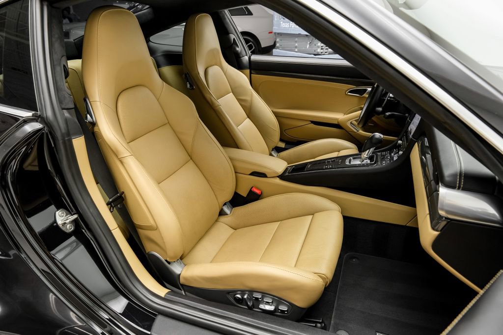 Used 2018 Porsche 911 Turbo image 32