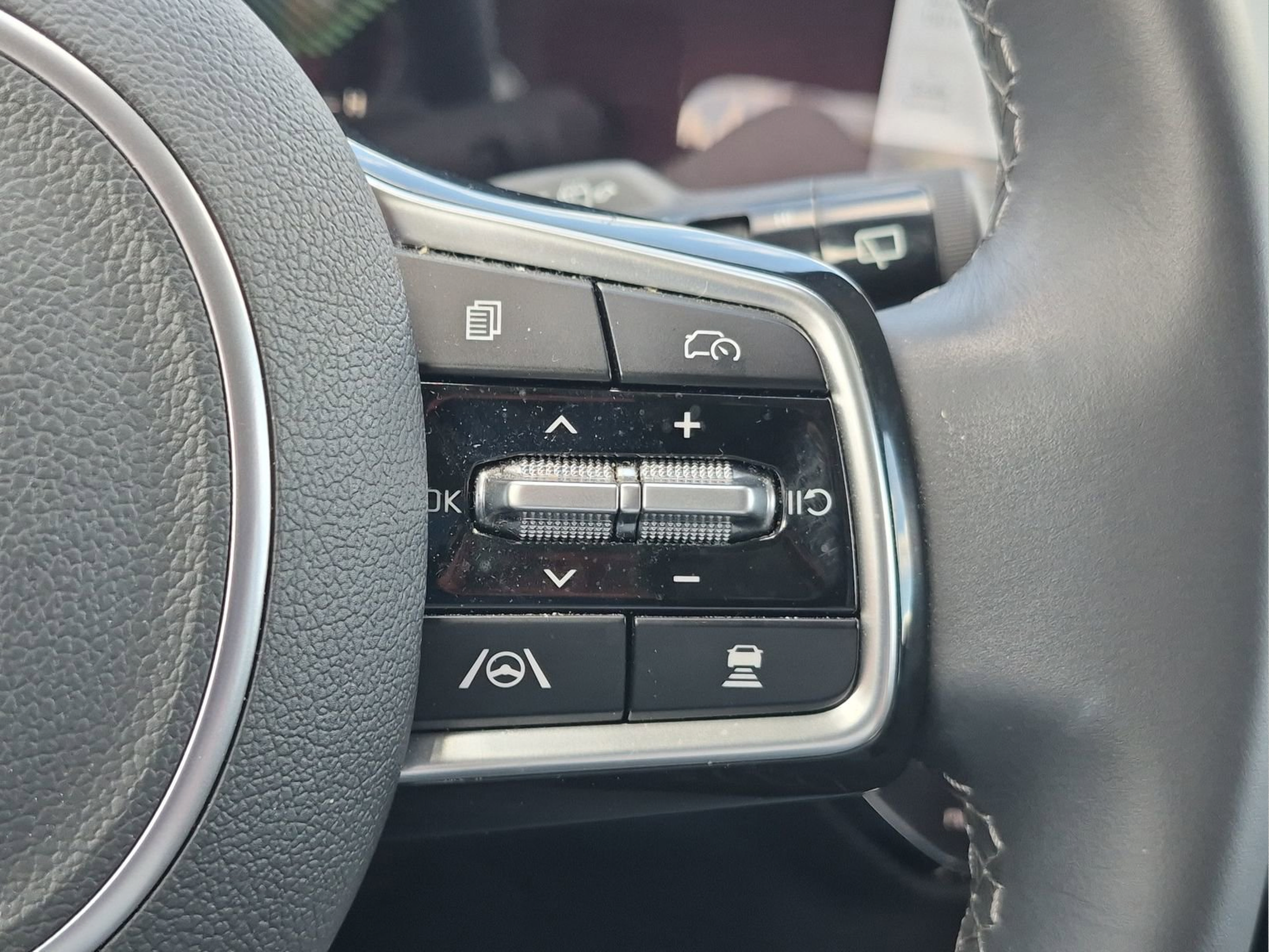 Used 2025 Kia Sorento S FWD image 11